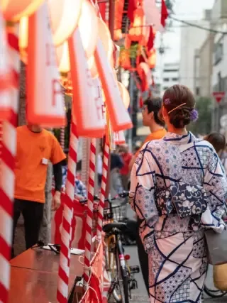 昨日から「とうかさん」が始まっています。
とうかさんは、広島の夏の始まりを伝えるお祭り🫧🌈

浴衣祭りとも言われ、
浴衣姿の方が広島の街を楽しそうに歩いています✨

本日と明日もまだ開催されていますので、
ぜひ広島に訪れている皆様は足を運ばれてみてください🕊️

本日、リバーホテルは全館満室となっています。

夏のご旅行の予定はお決まりですか？
ご予約はお早めにどうぞ🌿🦩

Tokasan" started yesterday.
 Tokasan is a festival that marks the beginning of summer in Hiroshima🫧🌈.

 It is also known as the Yukata Festival,
 People in yukata are happily walking around the streets of Hiroshima✨.

 The festival will still be held today and tomorrow,
 If you are in Hiroshima, please visit 🕊️

 All rooms are full at the River Hotel today.

 Have you made your summer travel plans yet?
 Please make your reservations as soon as possible 🌿🦩.

#広島観光#広島旅行#広島#学生旅行#旅#旅女
#グループ旅行#グループ旅#広島ホテル#ひろしまにあ
#japanesehotel#japantravel#familytrip#travel#hiroshima#hiroshimatrip#hiroshimahotel#japan#travel
#ホテルステイ#夏旅#家族旅行#ひろしま
#国内旅行#週末旅行#2人旅#2人旅行#グループ旅行
#インテリア#ホテルインテリア
#とうかさん